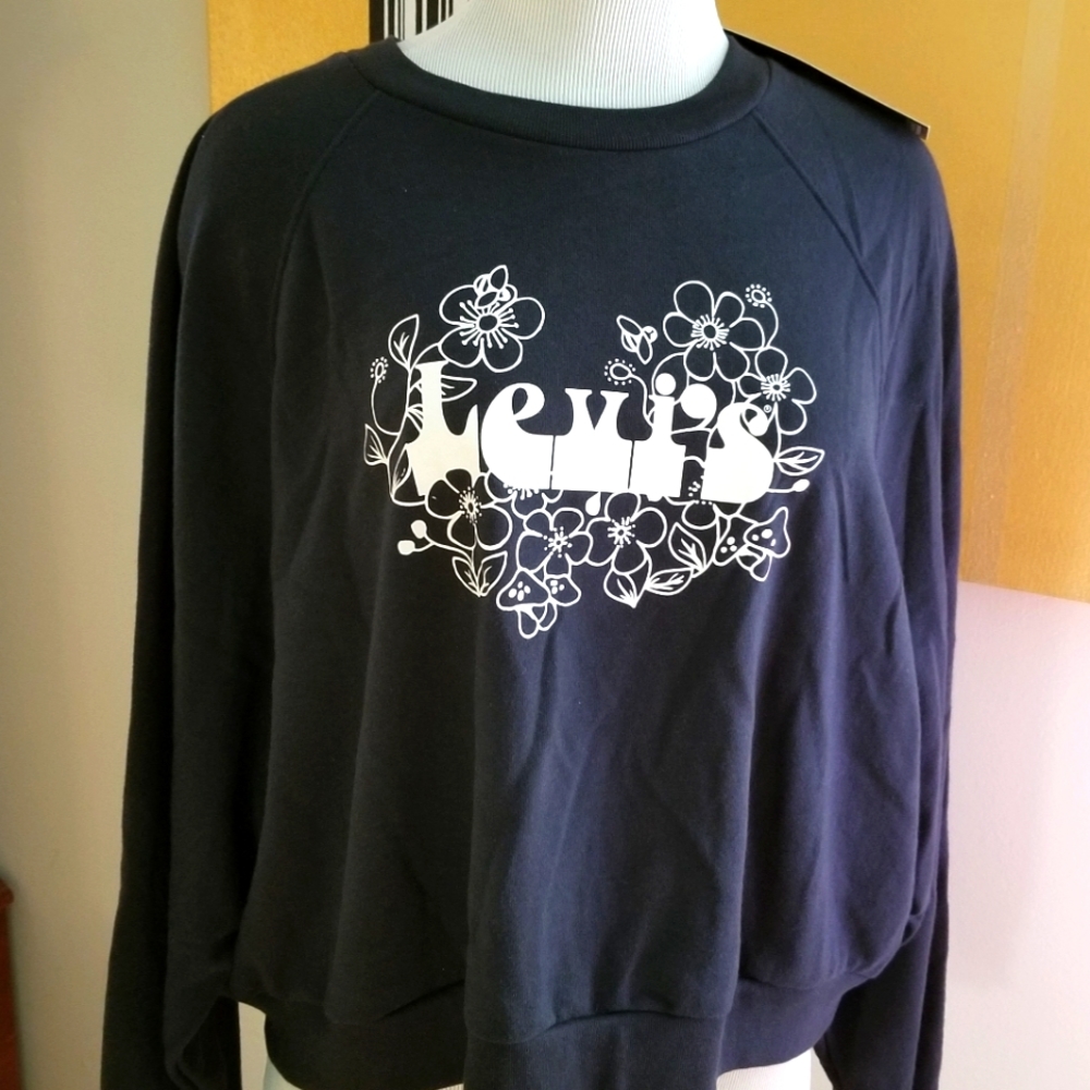 NWT Levi's Cropped Sweatshirt